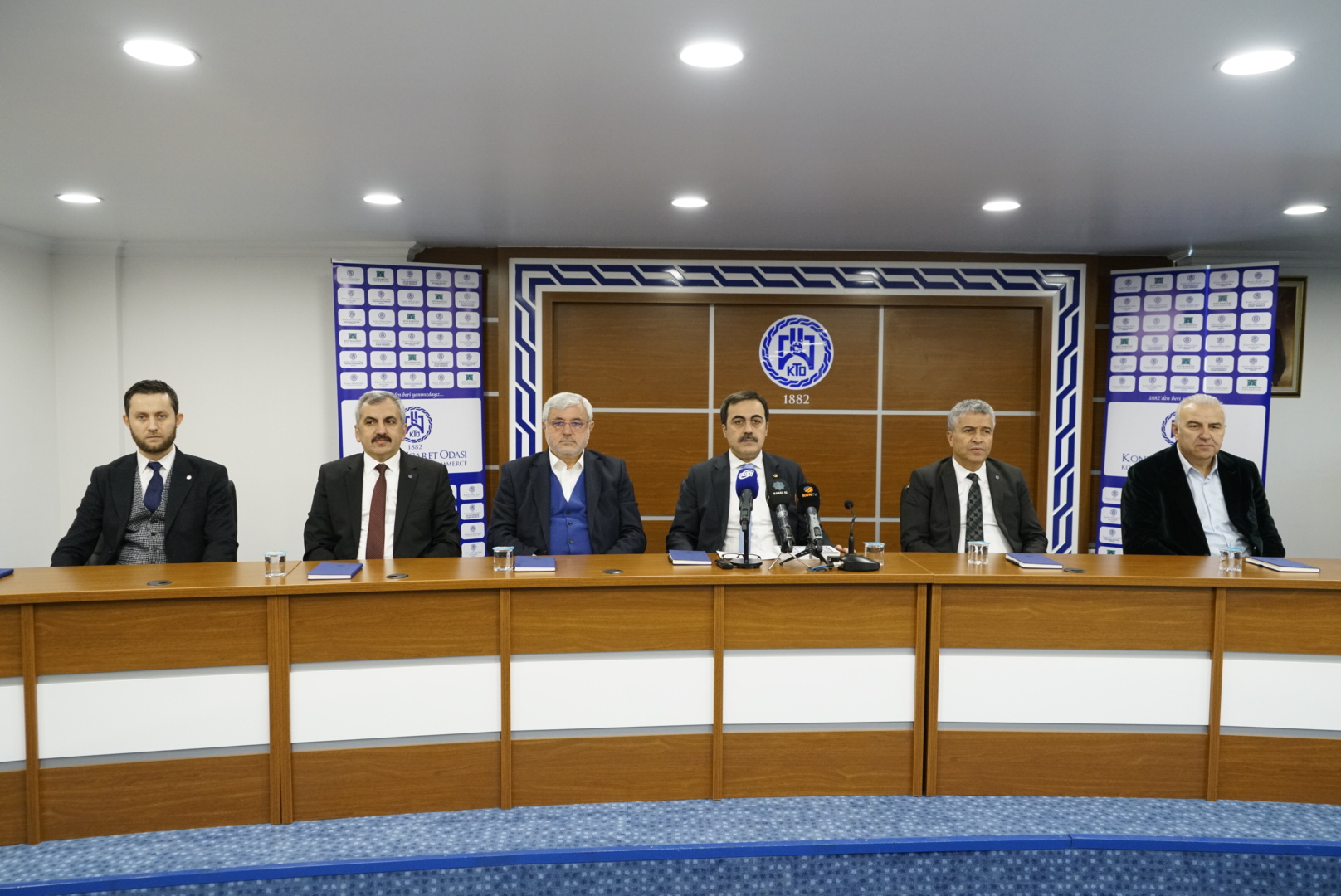 ÖZTÜRK EKONOMİYİ DEĞERLENDİRDİ