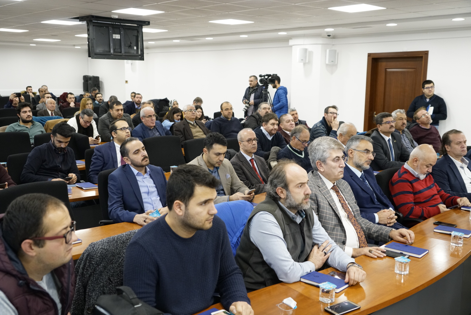 ÖZTÜRK EKONOMİYİ DEĞERLENDİRDİ